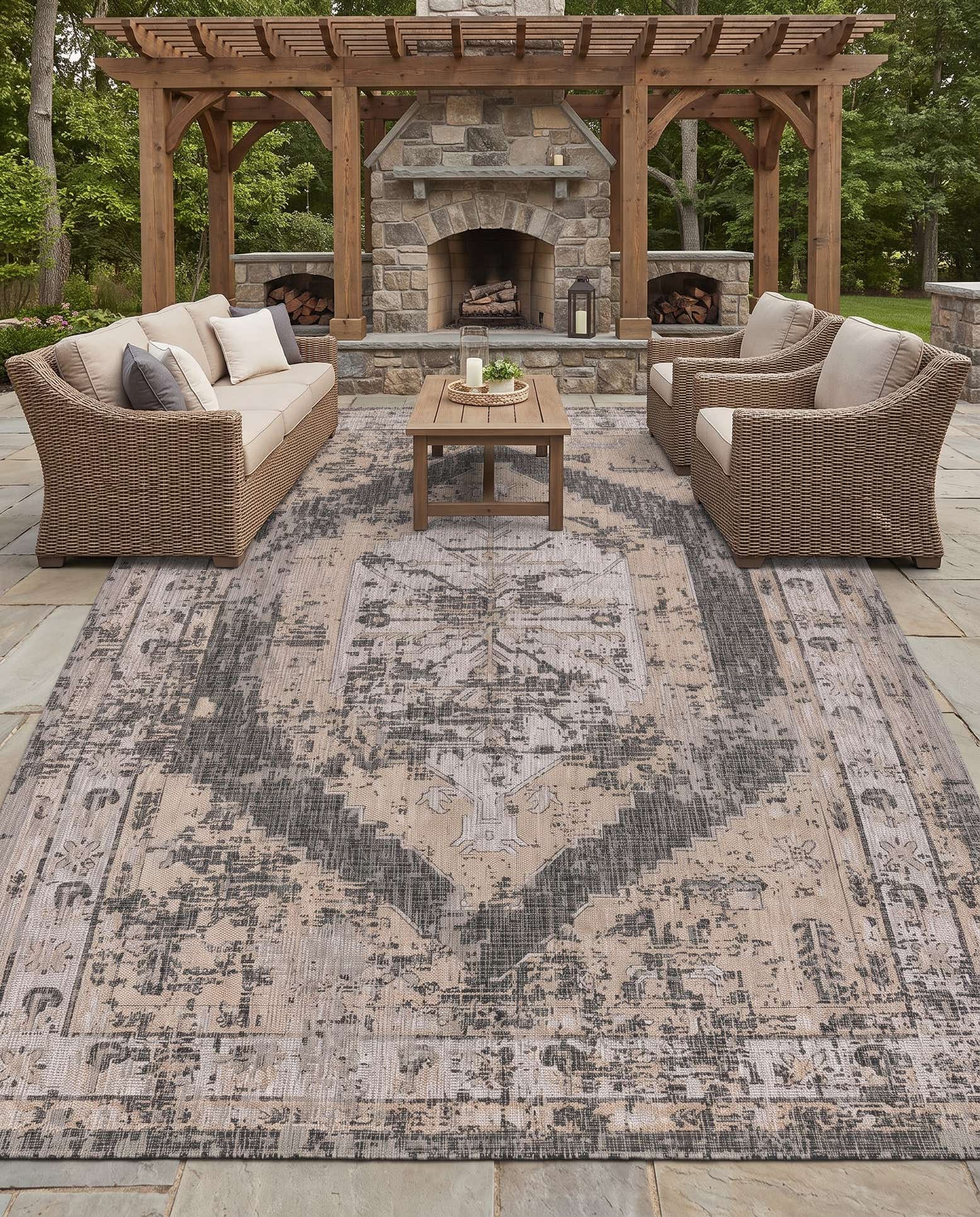 10' x 14' Easy-Clean Traditional Indoor / Outdoor Rug