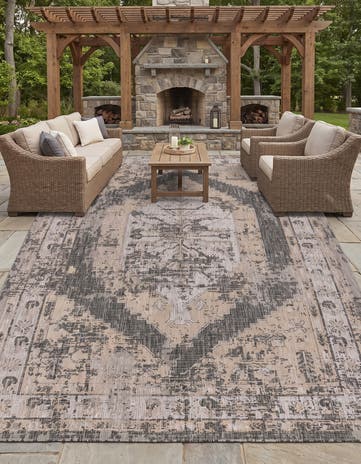 Charcoal Easy-Clean Traditional Indoor / Outdoor Rug