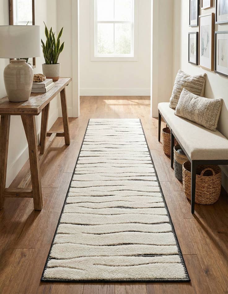 Detail image of 2' 7 x 10' Prismatic Runner Rug