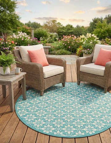 7' 10 x 7' 10 Easy-Clean Trellis Indoor / Outdoor Round Rug