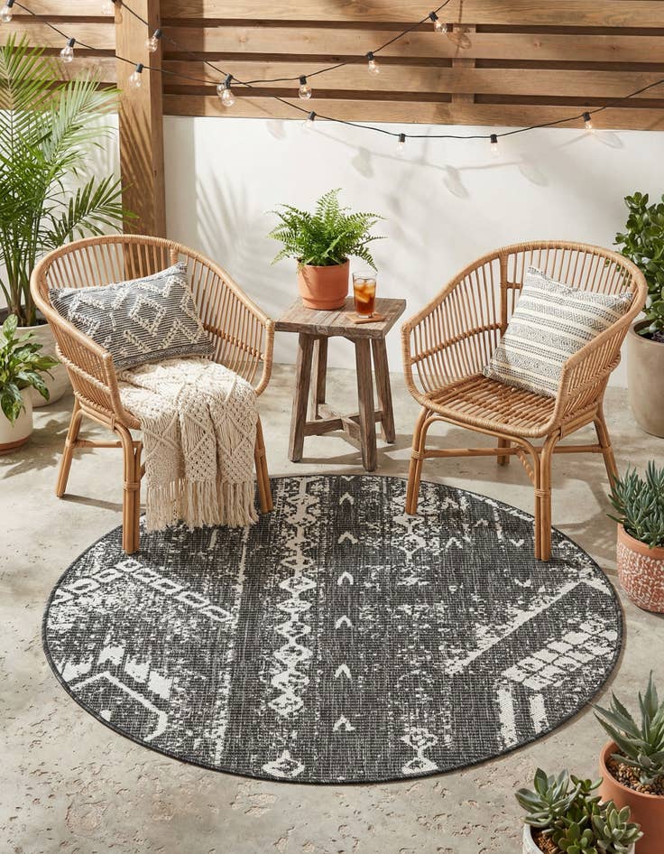 Detail image of 4' x 4'  Washable Bohemian Indoor / Outdoor Round Rug