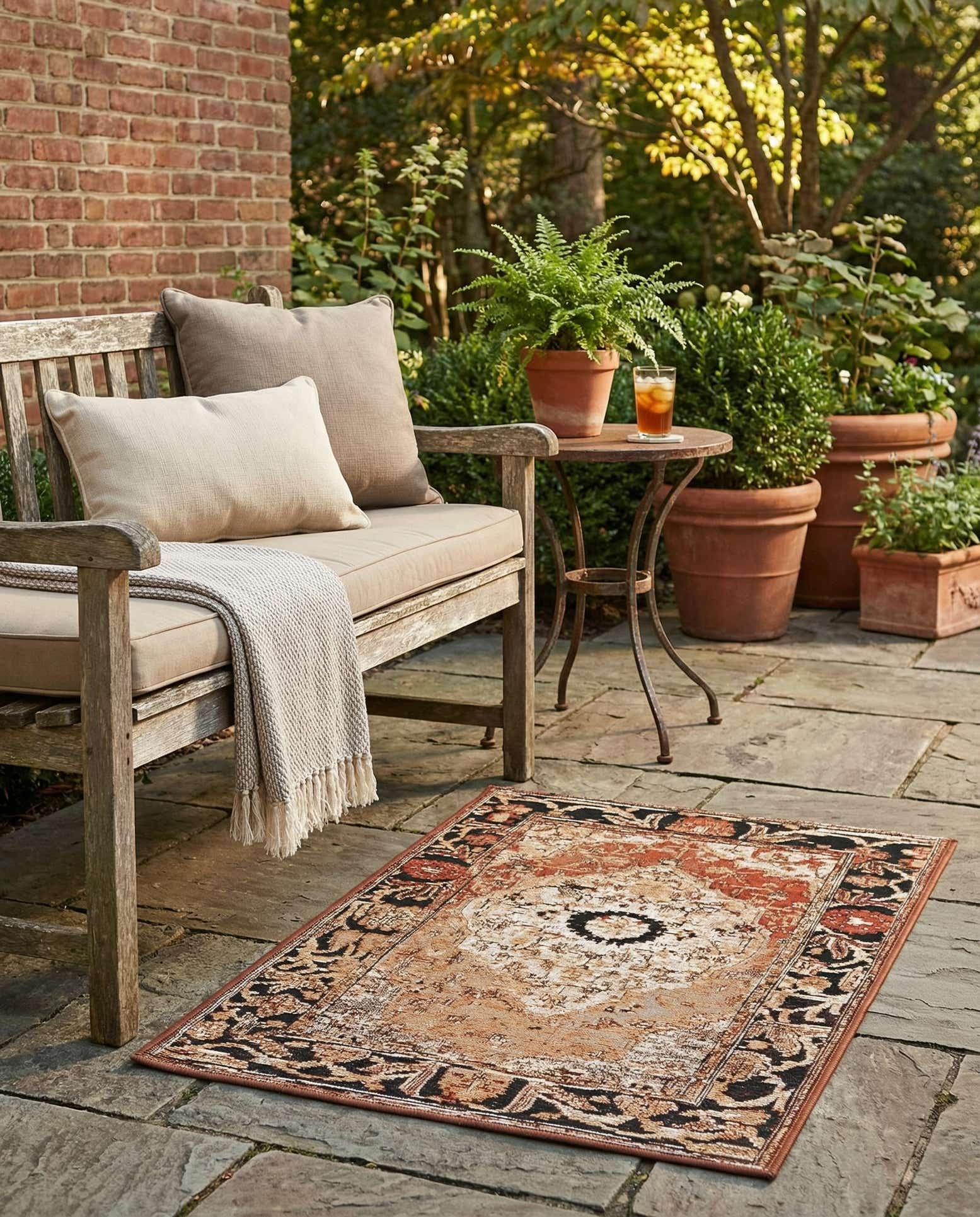 2' x 3' Easy-Clean Traditional Indoor / Outdoor Rug
