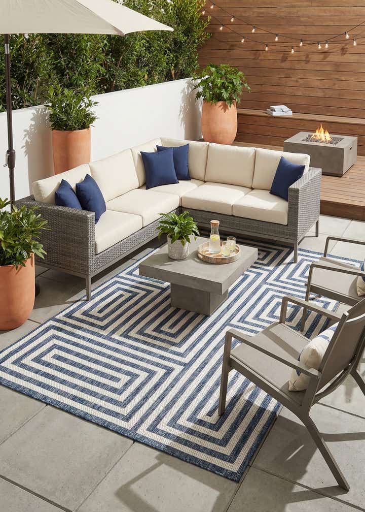 5' 3 x 8' Easy-Clean Modern Indoor / Outdoor Rug