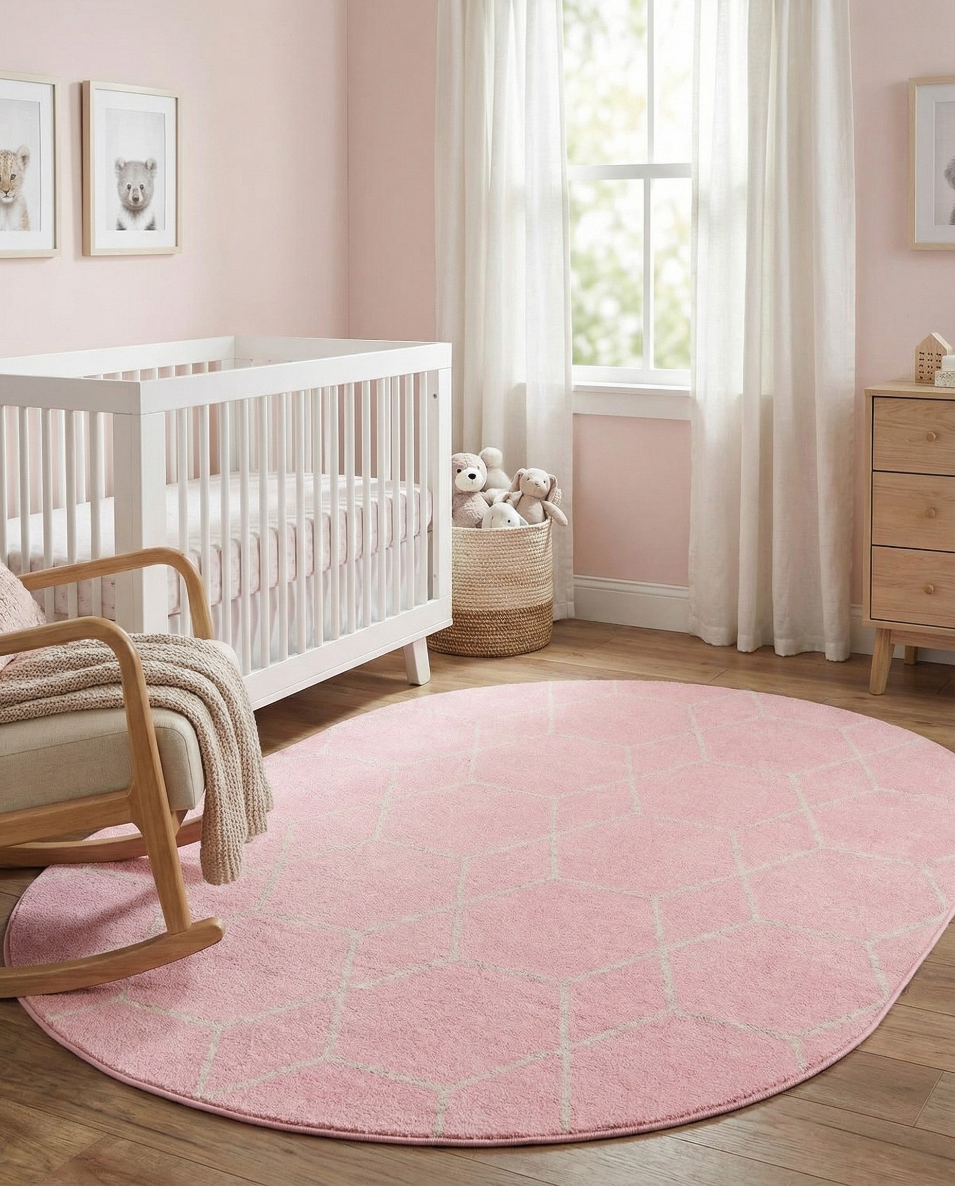  5' 3 x 8' Lattice Frieze Oval Rug