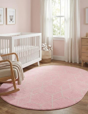 5' 3 x 8' Lattice Frieze Oval Rug
