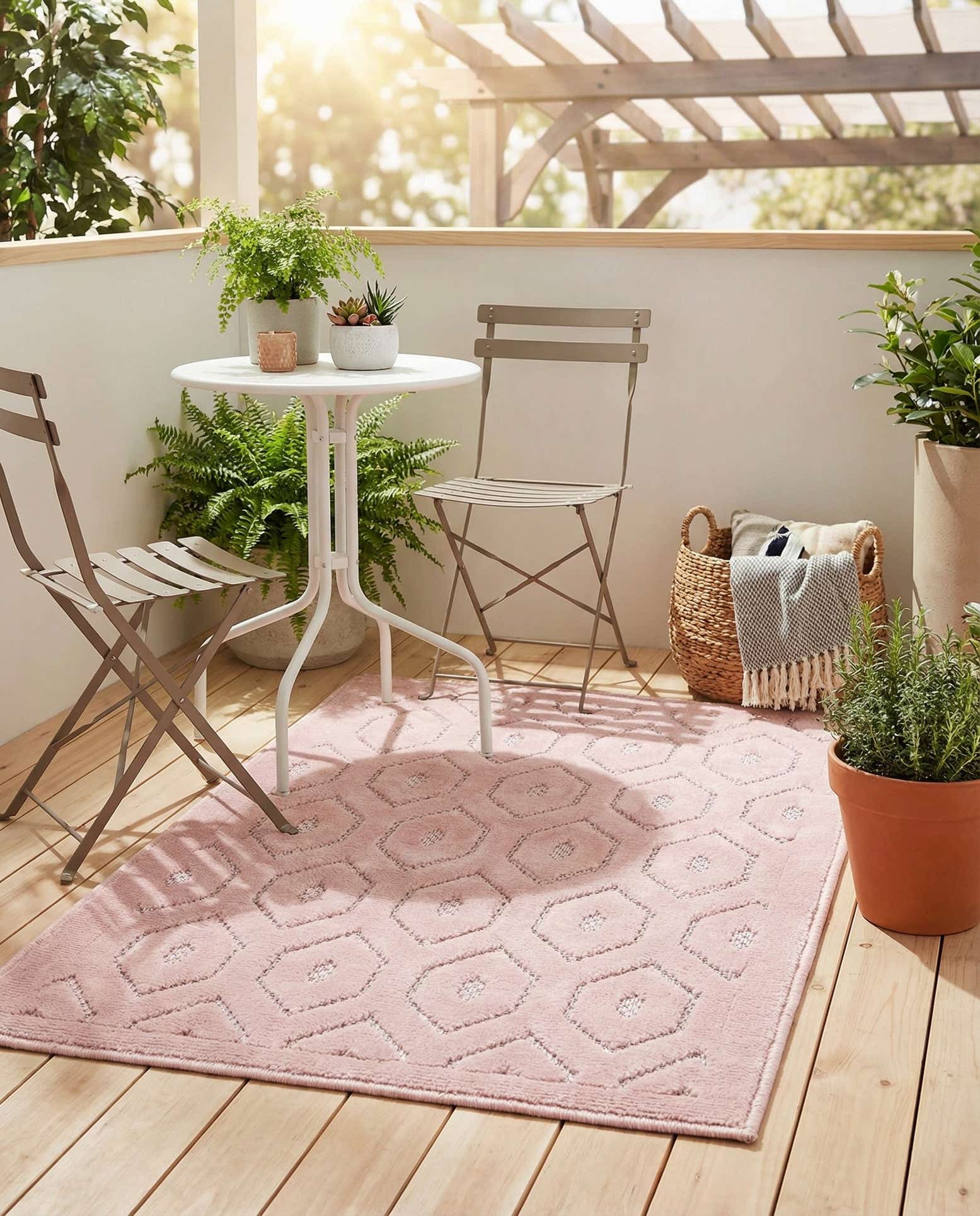 2' x 3' Easy-Clean Trellis Textured Indoor / Outdoor Rug