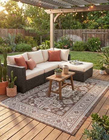 5' 3 x 8' Easy-Clean Aztec Indoor / Outdoor Rug
