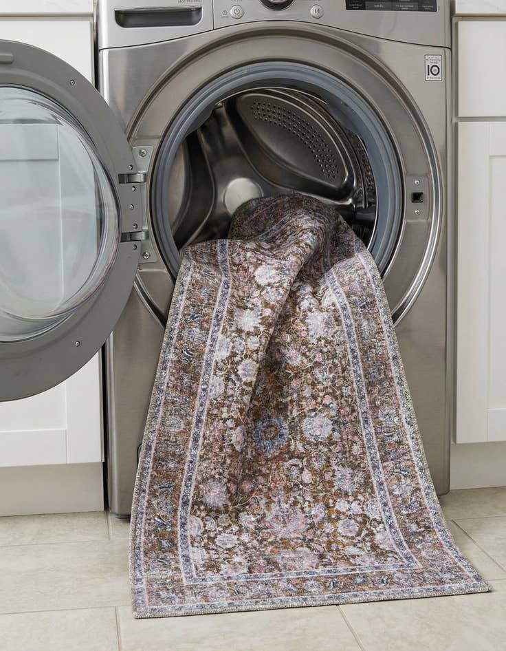 Detail image of  2' 7 x 10' Yara Runner Rug