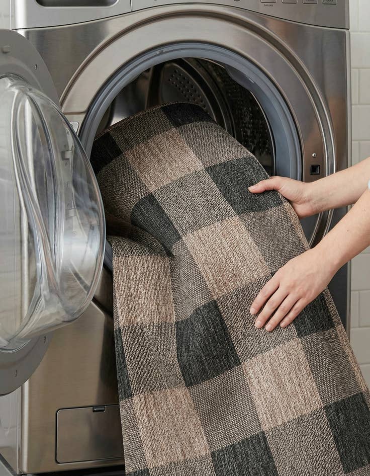 Detail image of 7' 10 x 10'  Washable Checkered Indoor / Outdoor Rug