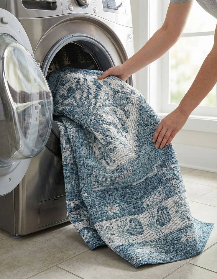 Detail image of  6' x 9'  Washable Traditional Indoor / Outdoor Rug