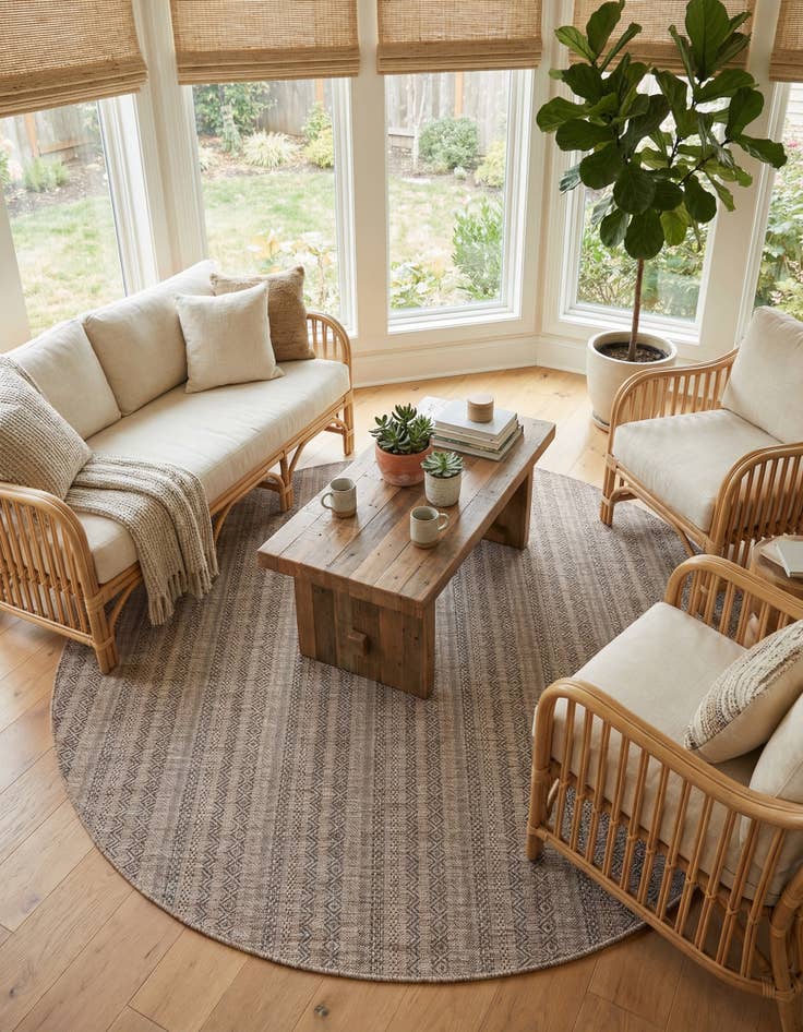 Detail image of 7' 10 x 7' 10 Easy-Clean Striped Indoor / Outdoor Round Rug