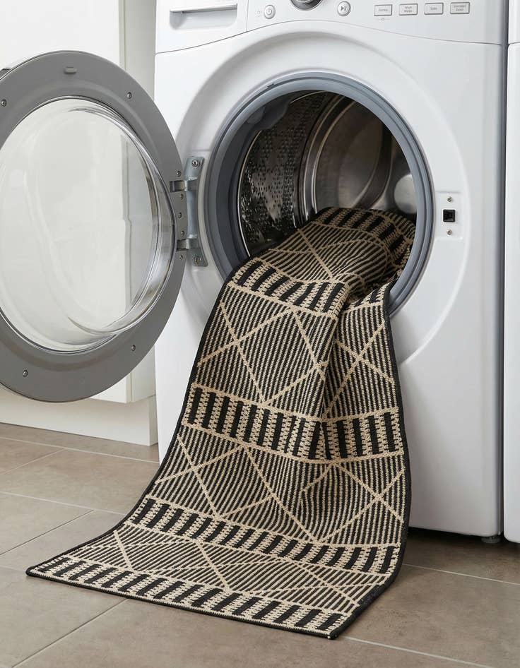 Detail image of  2' x 7'  Washable Lattice Indoor / Outdoor Runner Rug