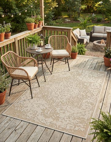 4' 1 x 6' 1 Easy-Clean Traditional Indoor / Outdoor Rug