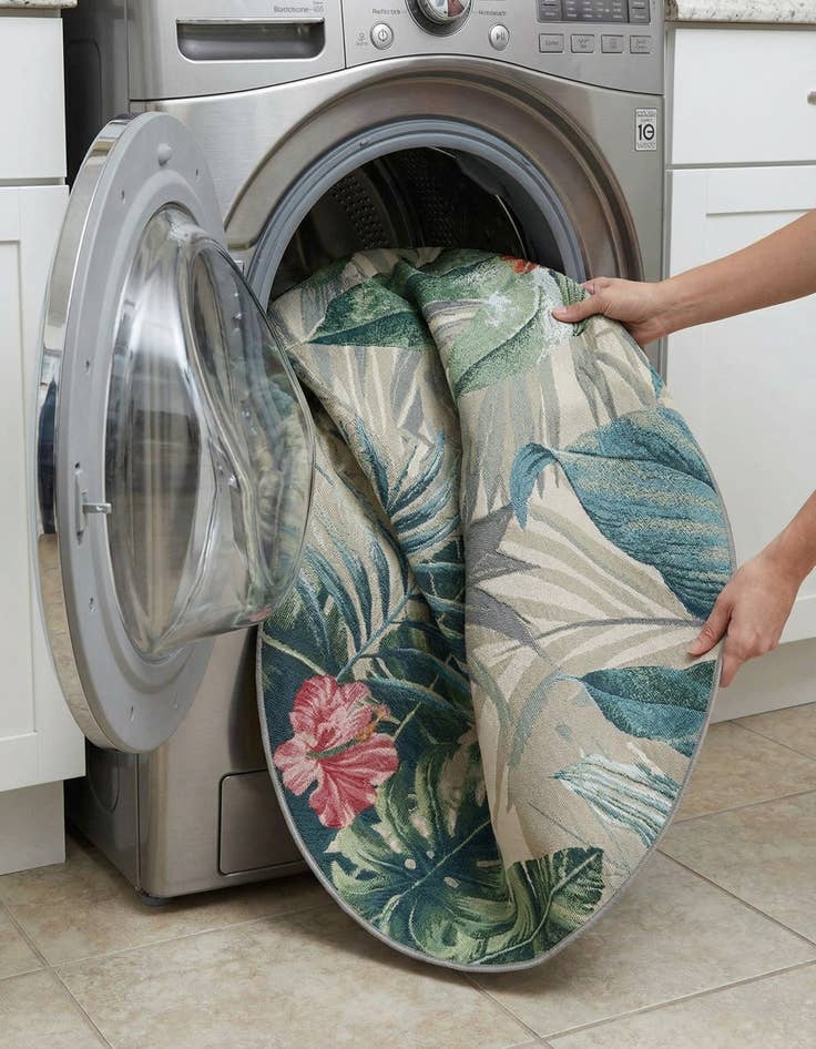 Detail image of 6' x 6'  Washable Botanical Indoor / Outdoor Round Rug