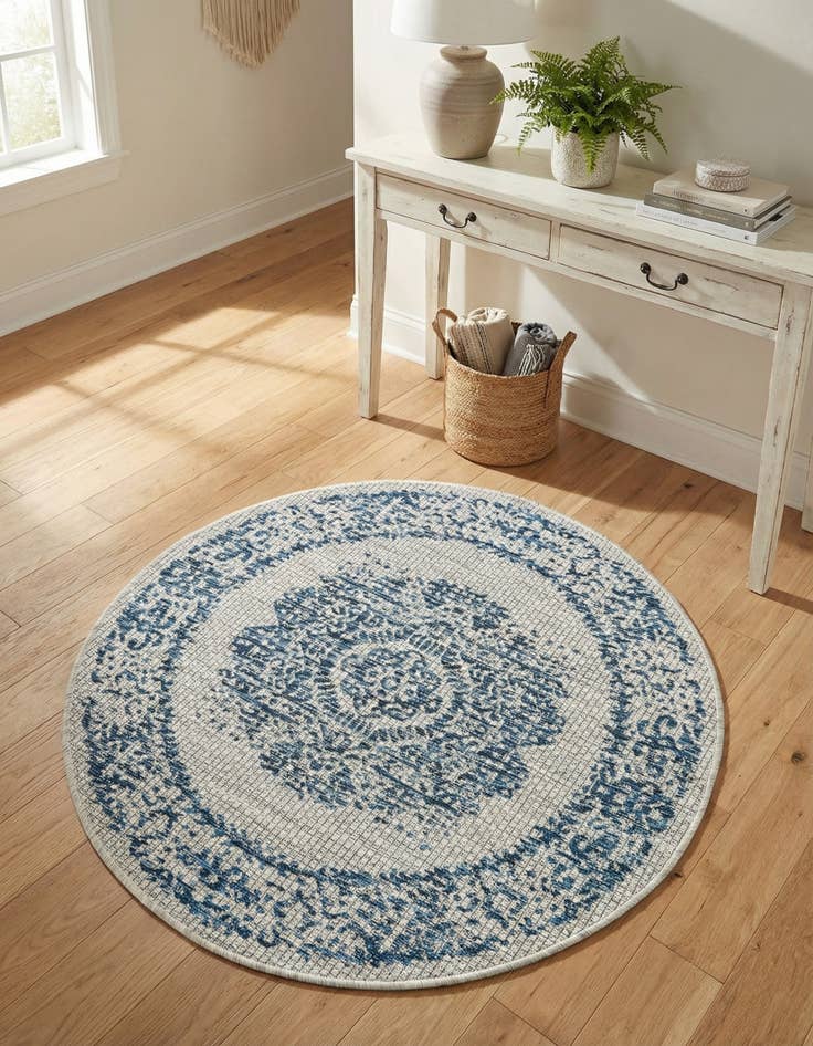 Detail image of 3' x 3' Easy-Clean Traditional Indoor / Outdoor Round Rug