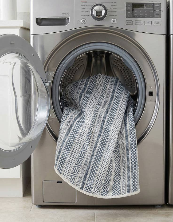 Detail image of 3' x 3'  Washable Striped Indoor / Outdoor Round Rug