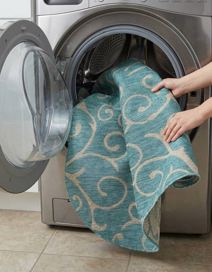 Detail image of 4' x 4'  Washable Botanical Indoor / Outdoor Round Rug