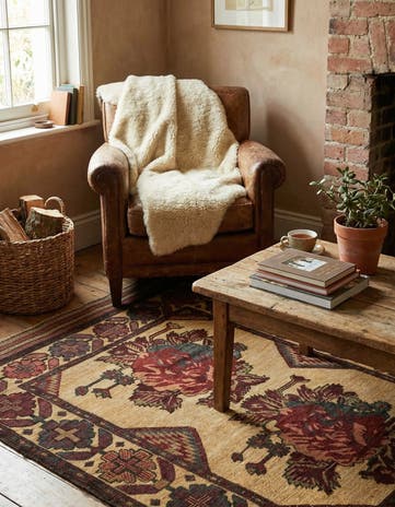 4' 2 x 5' 11 Hand Knotted Sumak Wool Rug