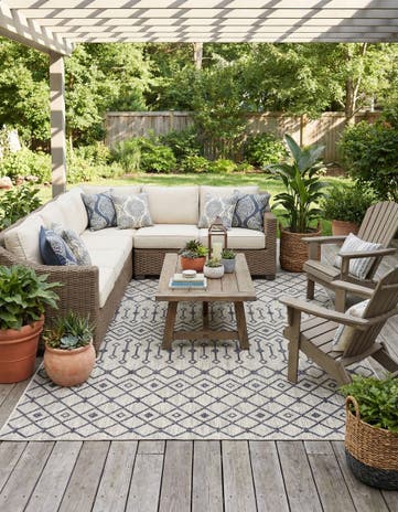 9' x 12' Easy-Clean Lattice Indoor / Outdoor Rug