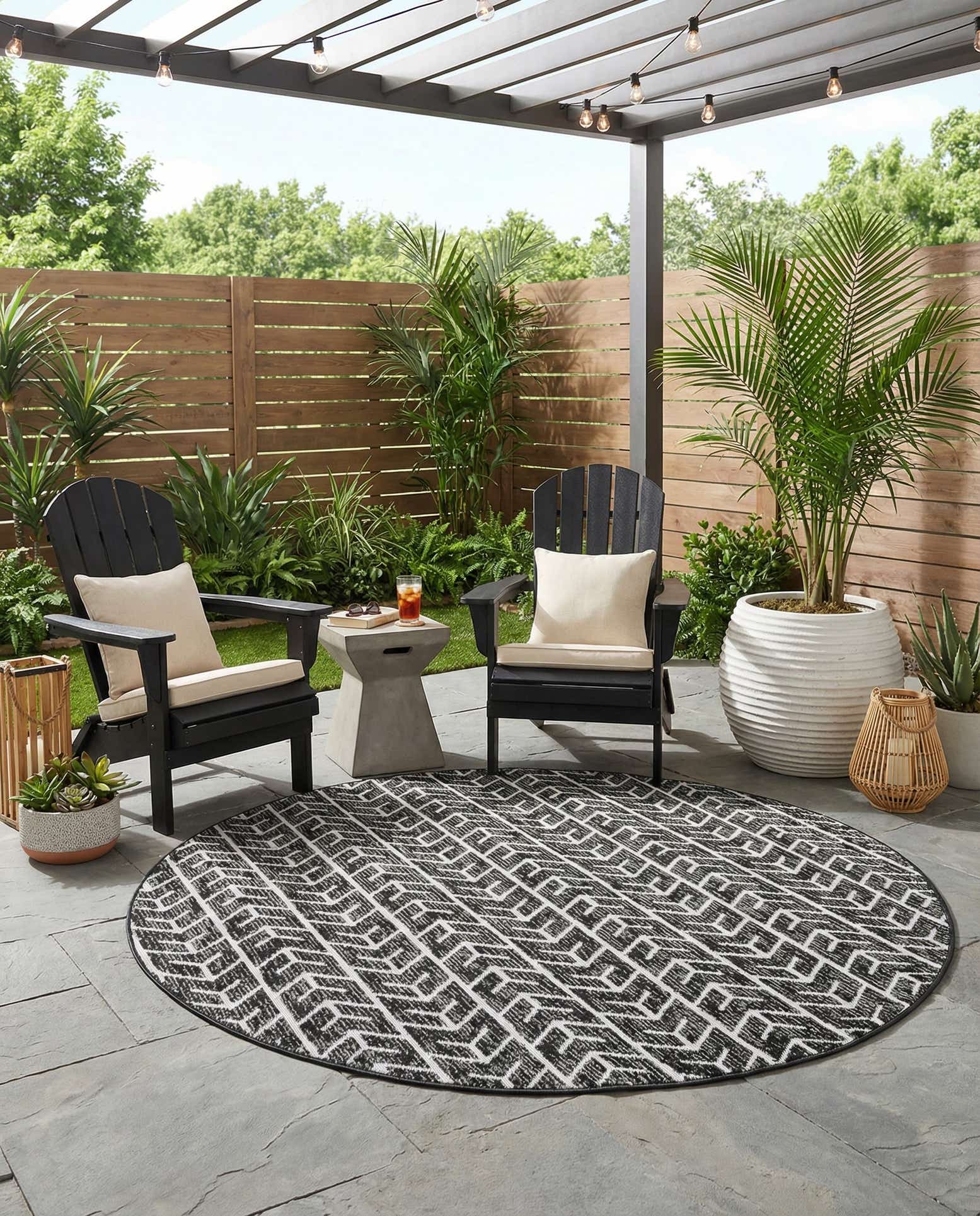 8' x 8' Easy-Clean Sabrina Soto Aston Indoor / Outdoor Round Rug