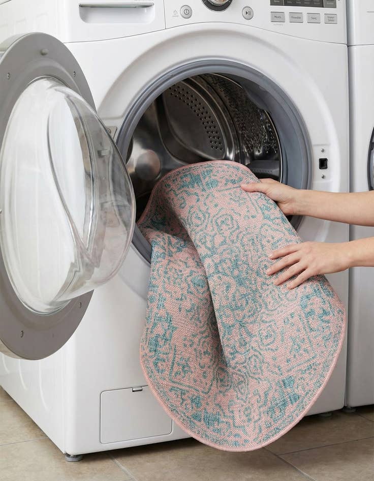 Detail image of 3' x 3'  Washable Jill Zarin Dubai Indoor / Outdoor Round Rug