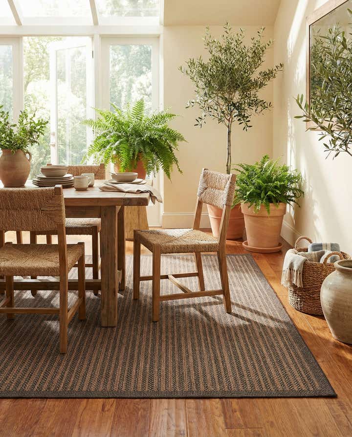 9' x 12' 2 Easy-Clean Border Indoor / Outdoor Rug
