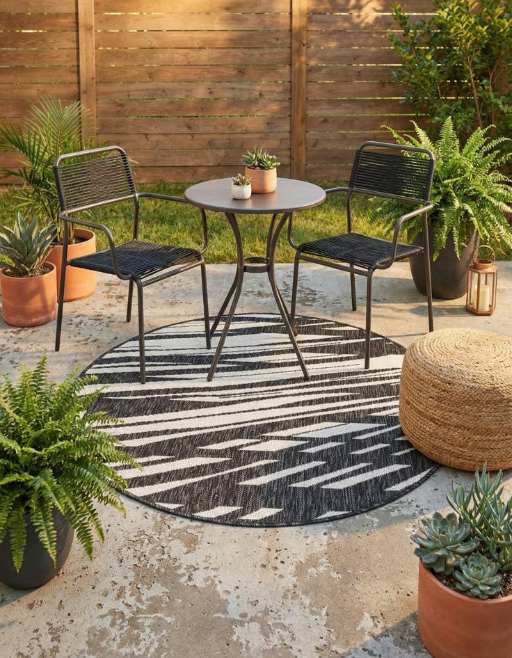 Detail image of 3' x 3'  Washable Modern Indoor / Outdoor Round Rug