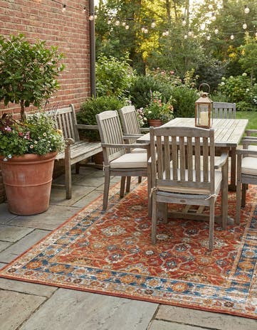 6' x 9' Easy-Clean Traditional Indoor / Outdoor Rug