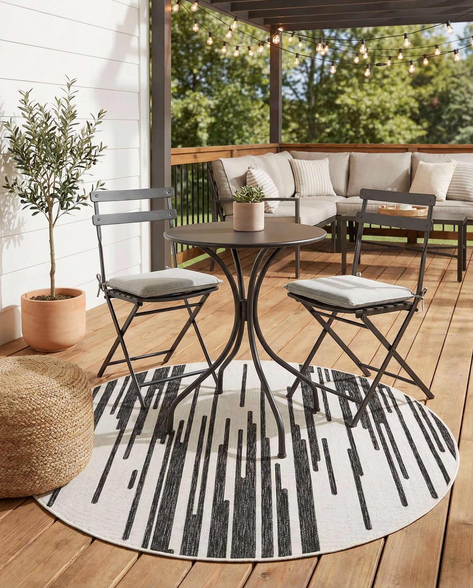6' x 6' Easy-Clean Modern Indoor / Outdoor Round Rug