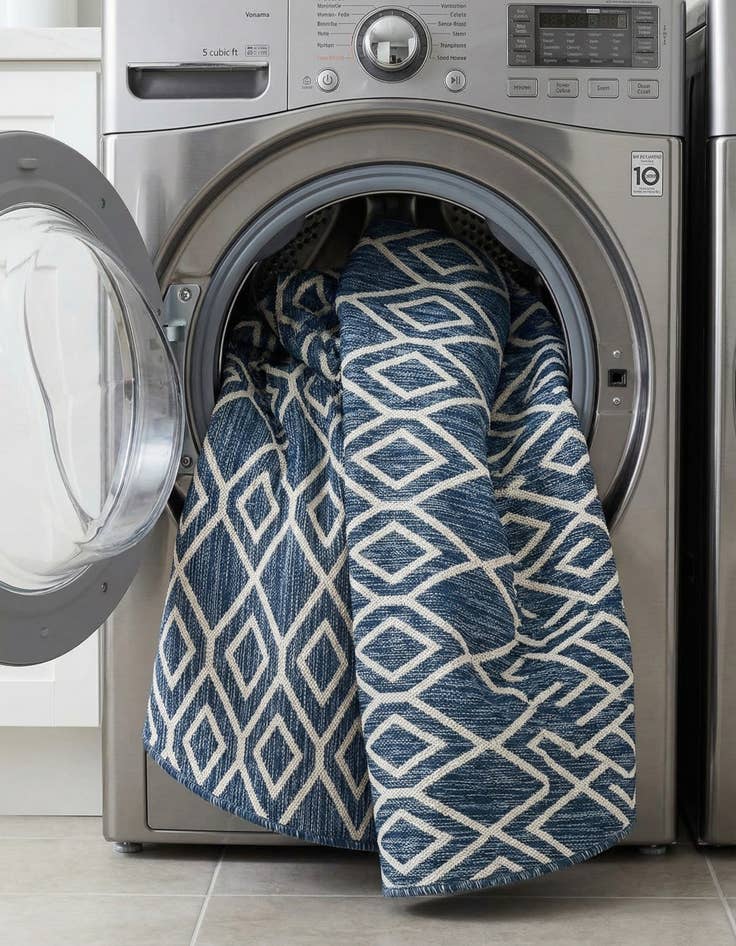 Detail image of 6' 7 x 6' 7  Washable Jill Zarin Turks and Caicos Indoor / Outdoor Round Rug