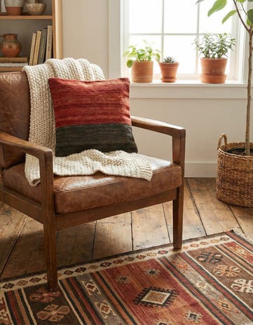 1' 5 x 1' 6 Hand Woven Pillow Wool Square Rug