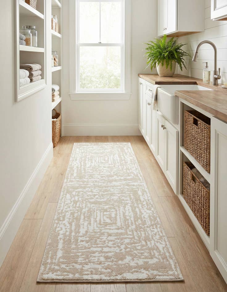 Detail image of 2' x 6' Hermitage Runner Rug