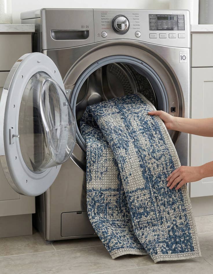 Detail image of  3' x 5' 3  Washable Traditional Indoor / Outdoor Rug