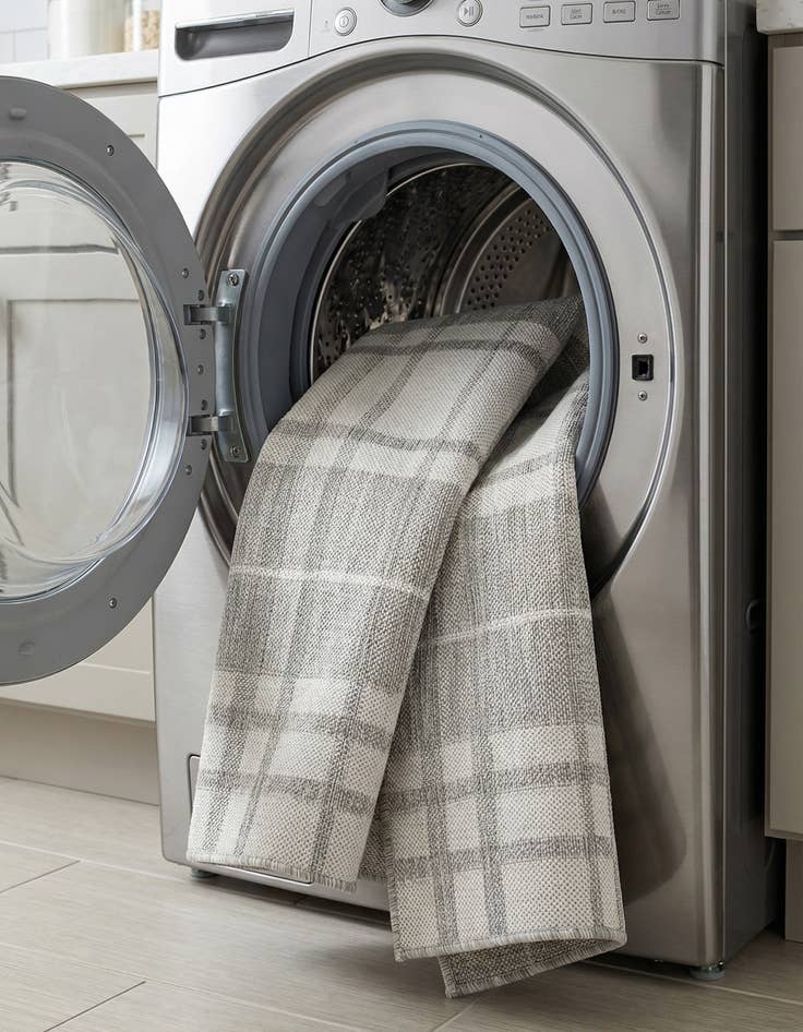 Detail image of  4' x 6'  Washable Checkered Indoor / Outdoor Rug