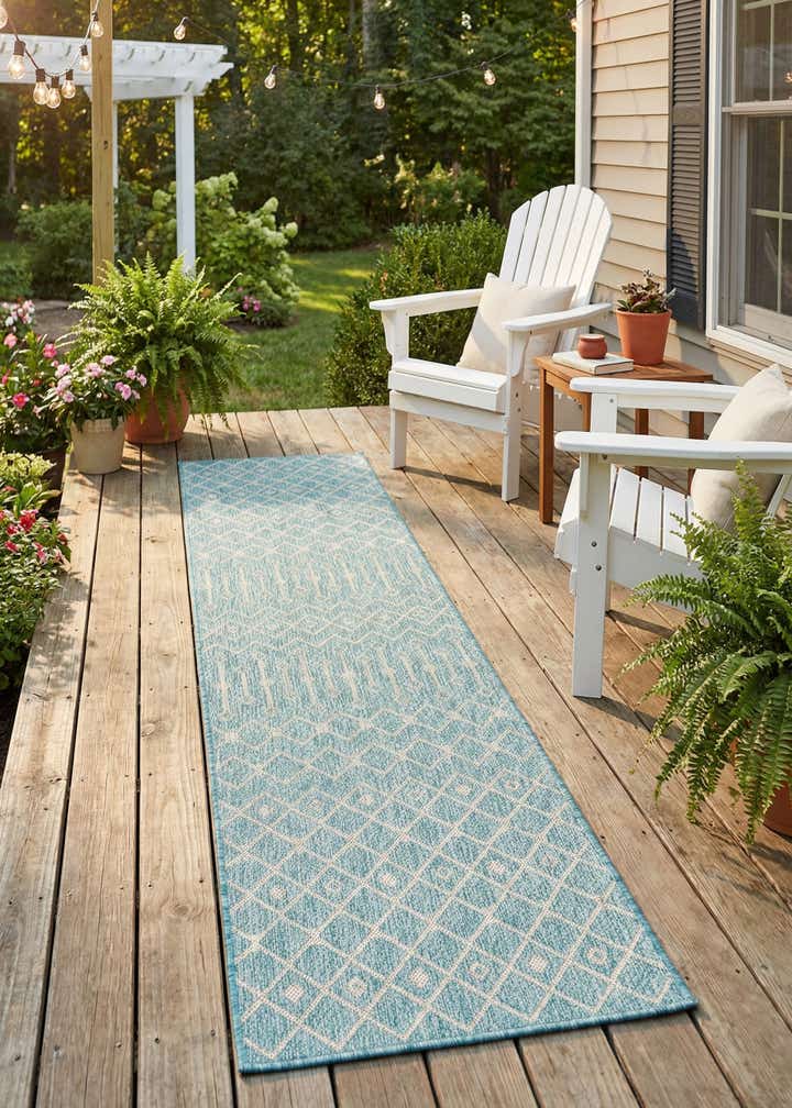 2' x 8' Easy-Clean Trellis Indoor / Outdoor Runner Rug