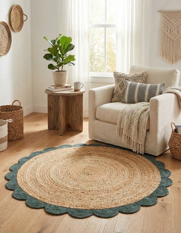 Natural and Green Handmade Scallop Braided Jute Round Rug