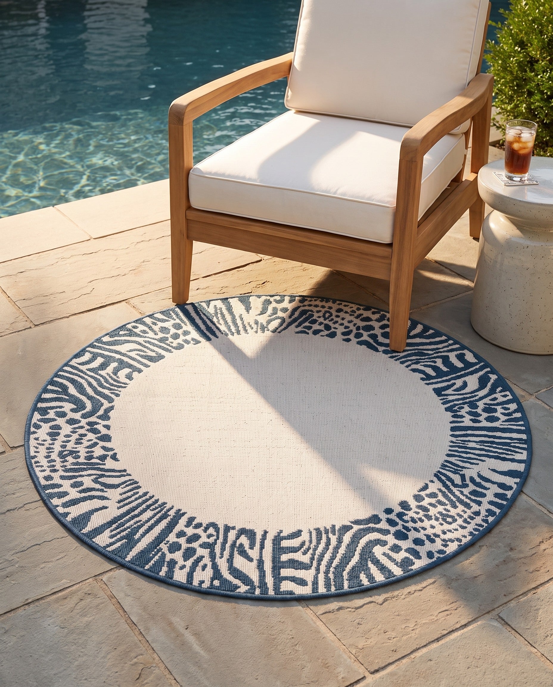 4' x 4' Easy-Clean Safari Indoor / Outdoor Round Rug