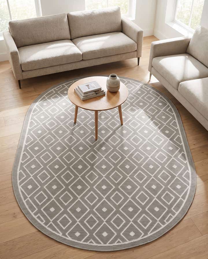 5' 3 x 8' Easy-Clean Trellis Indoor / Outdoor Oval Rug