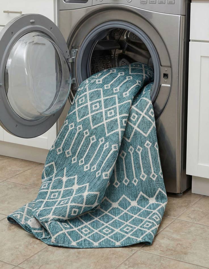 Detail image of 7' 10 x 10'  Washable Trellis Indoor / Outdoor Oval Rug