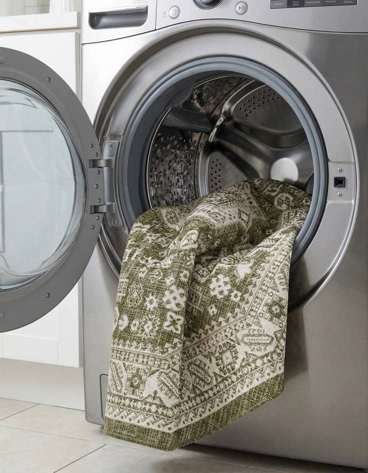 Detail image of 7' 10 x 7' 10  Washable Aztec Indoor / Outdoor Octagon Rug