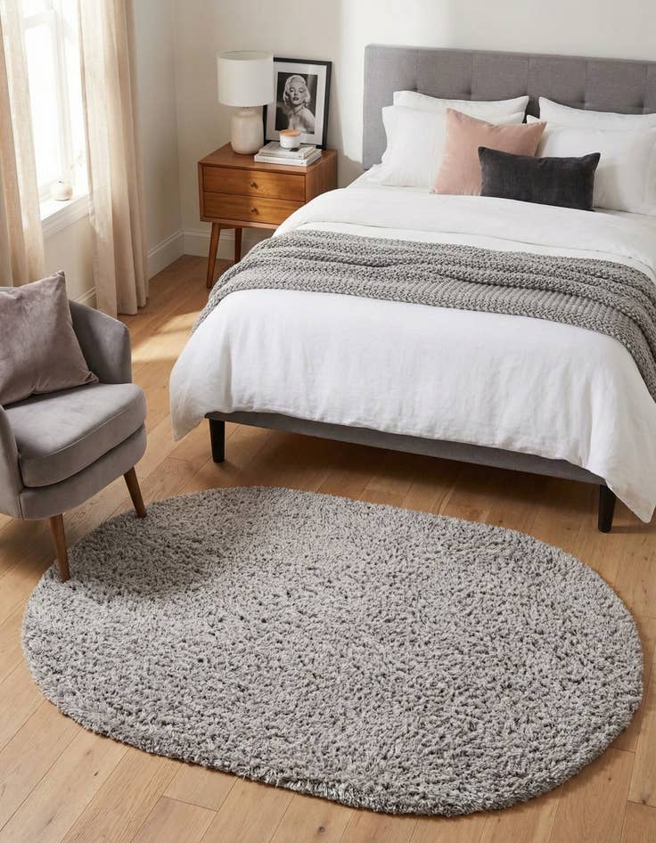 Detail image of  4' x 6' Marilyn Monroe™ Shag Oval Rug