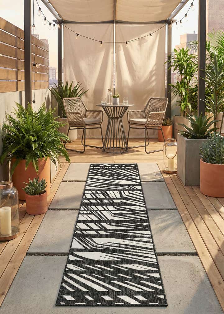 2' x 8' Easy-Clean Modern Indoor / Outdoor Runner Rug