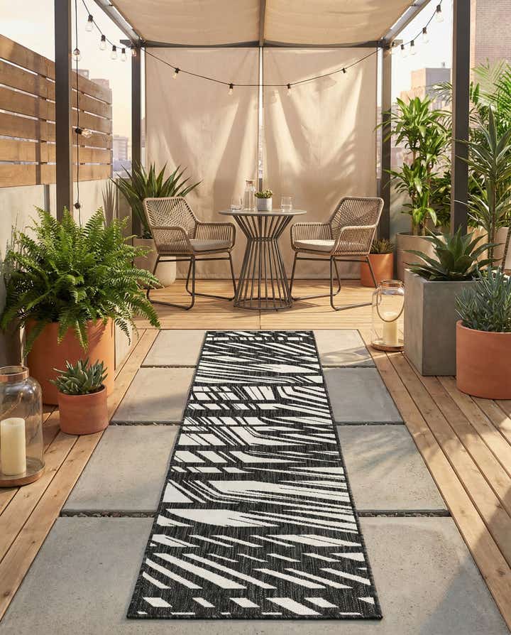 2' x 8' Easy-Clean Modern Indoor / Outdoor Runner Rug