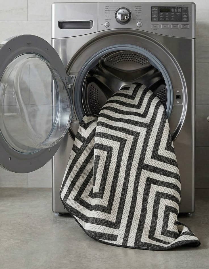 Detail image of 6' x 6'  Washable Modern Indoor / Outdoor Round Rug