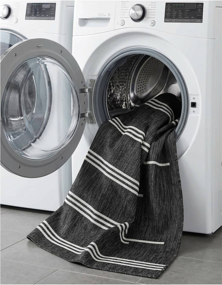 Detail image of 6' x 9'  Washable Modern Indoor / Outdoor Rug