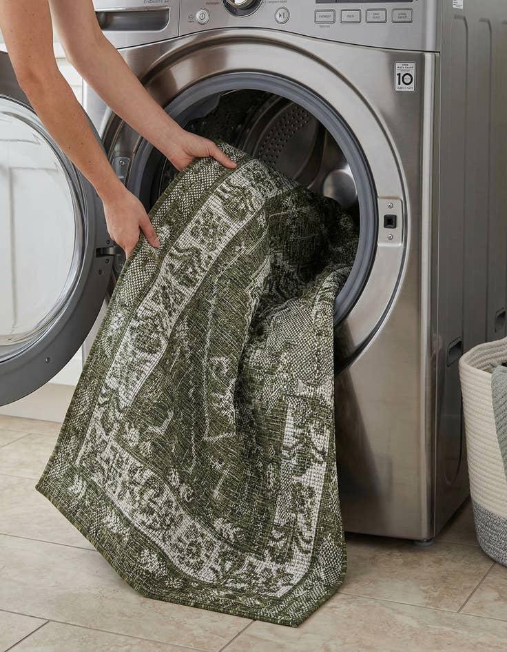 Detail image of  3' x 5'  Washable Traditional Indoor / Outdoor Rug