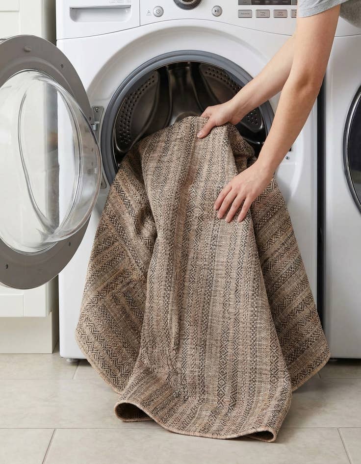 Detail image of 7' 10 x 7' 10  Washable Striped Indoor / Outdoor Octagon Rug