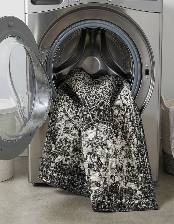 Detail image of 4' x 6'  Washable Jill Zarin Dubai Indoor / Outdoor Rug