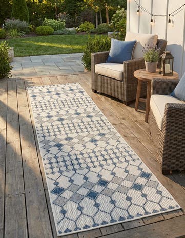 2' 7 x 10' Easy-Clean Lattice Indoor / Outdoor Runner Rug
