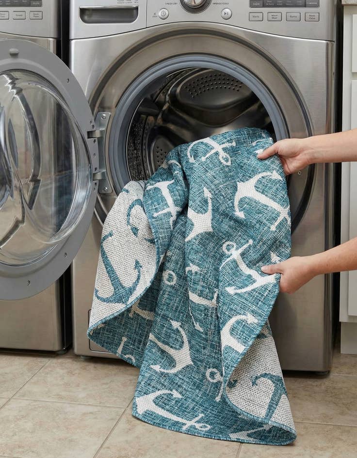 Detail image of 5' 3 x 5' 3  Washable Coastal Indoor / Outdoor Round Rug